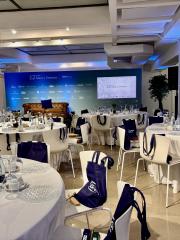 Evento con mesas de cabaret 